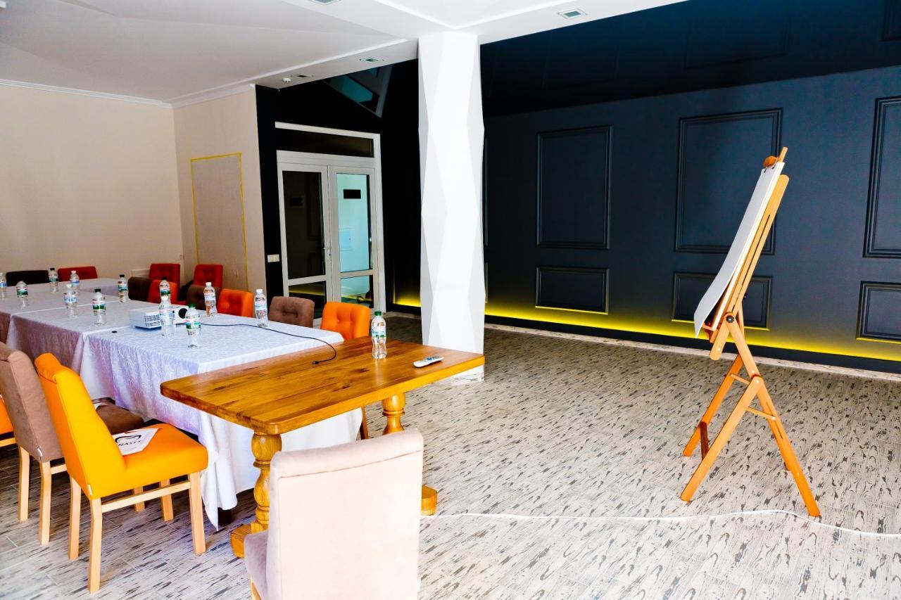 Hotel&Restaurant Premium Club Yaremche Exterior photo